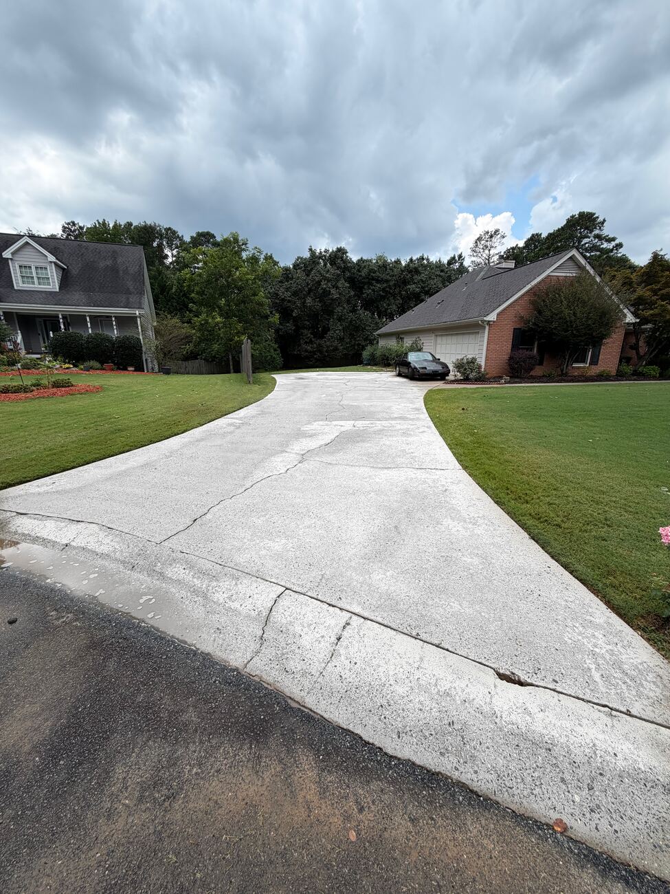 Concrete driveway after cleaning — bright and uniform